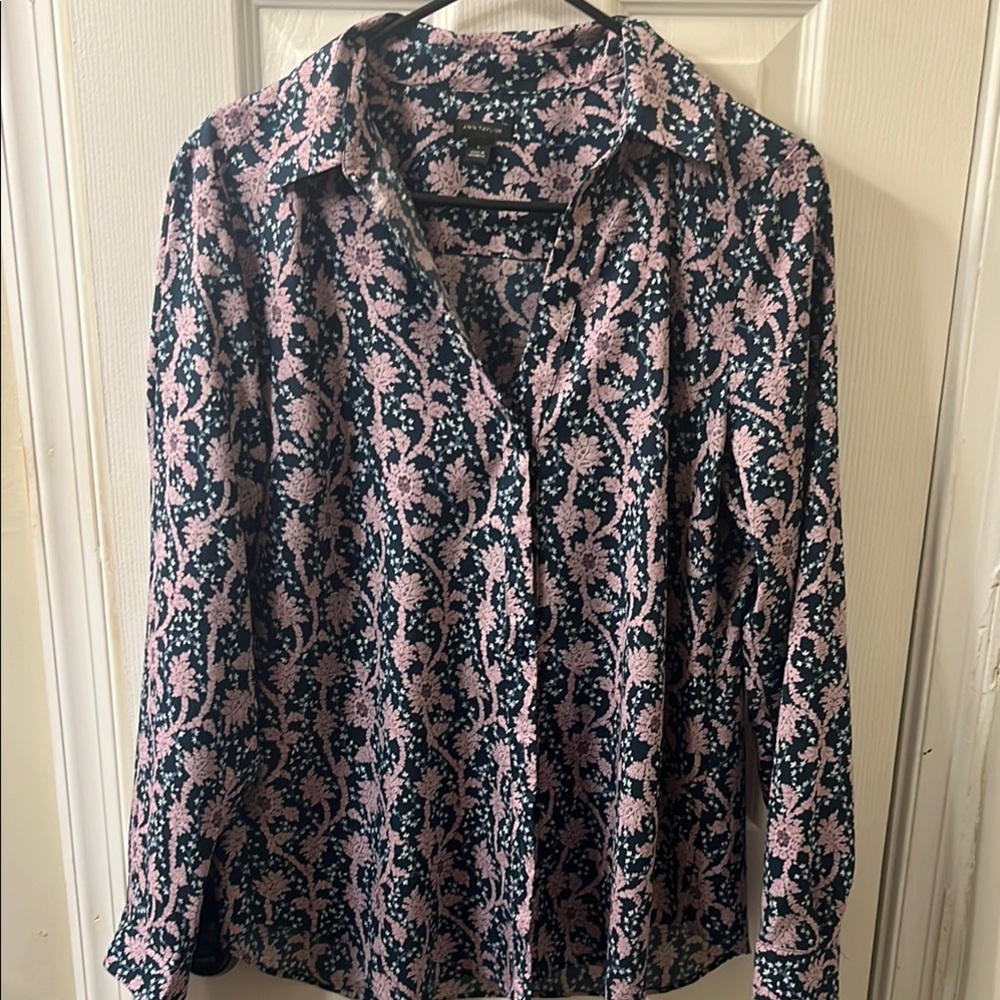 Ann Taylor Navy and Pink Floral Shirt. Excellent Condition. Size L.
